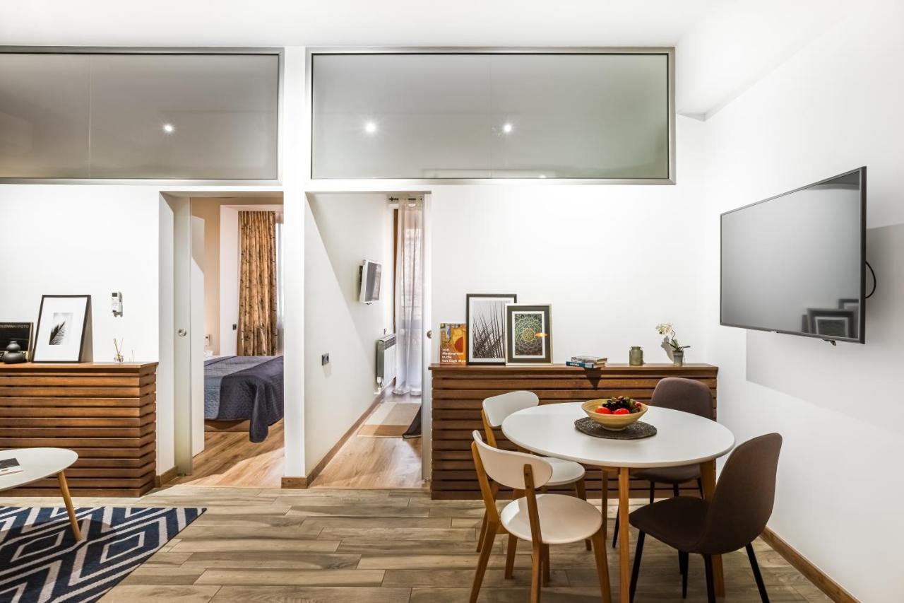 Hotelise I Tonic Apartment Yerevan Bagian luar foto
