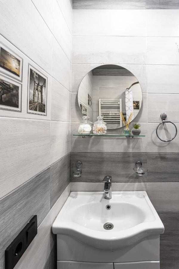 Hotelise I Tonic Apartment Yerevan Bagian luar foto