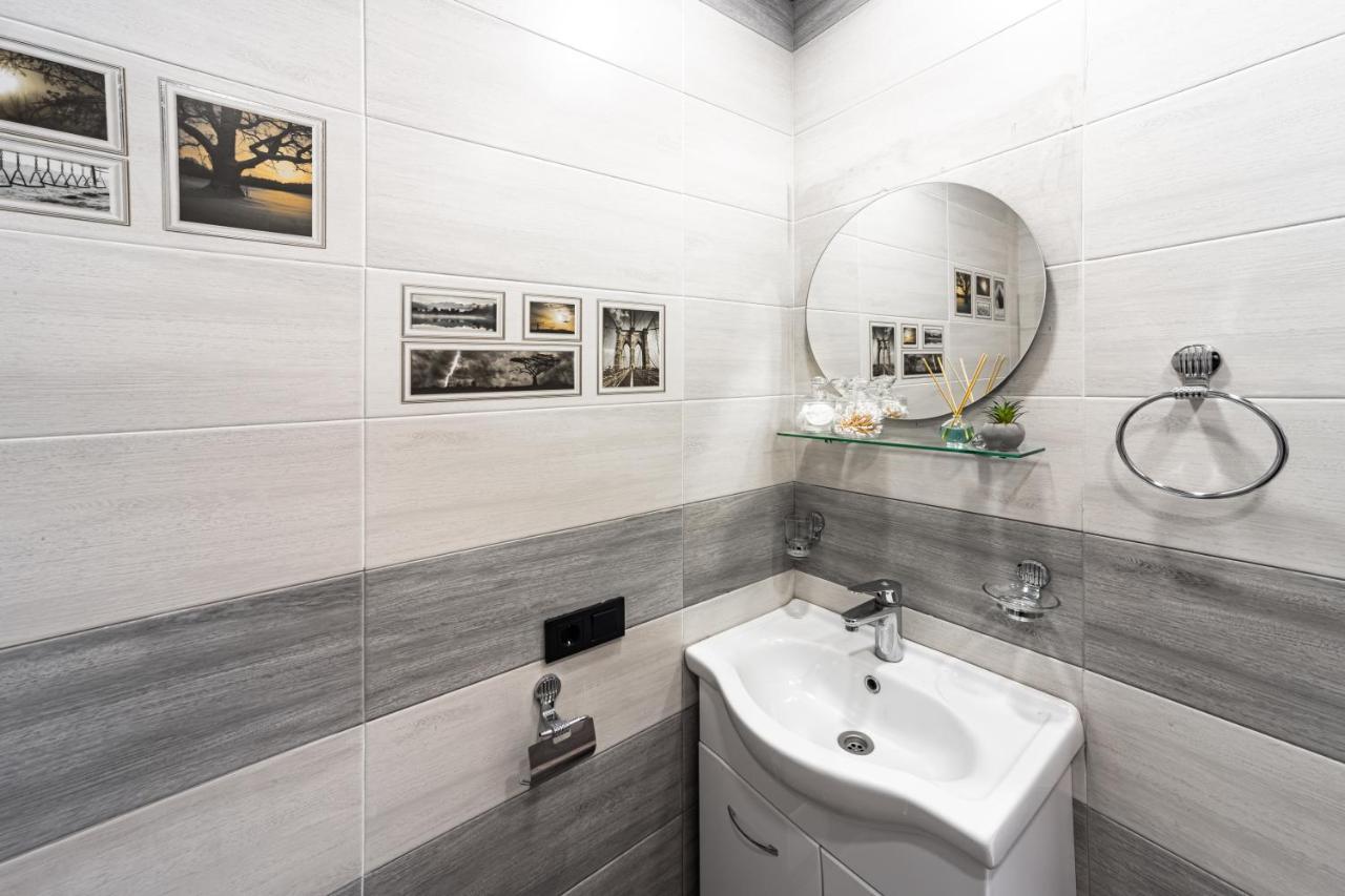 Hotelise I Tonic Apartment Yerevan Bagian luar foto